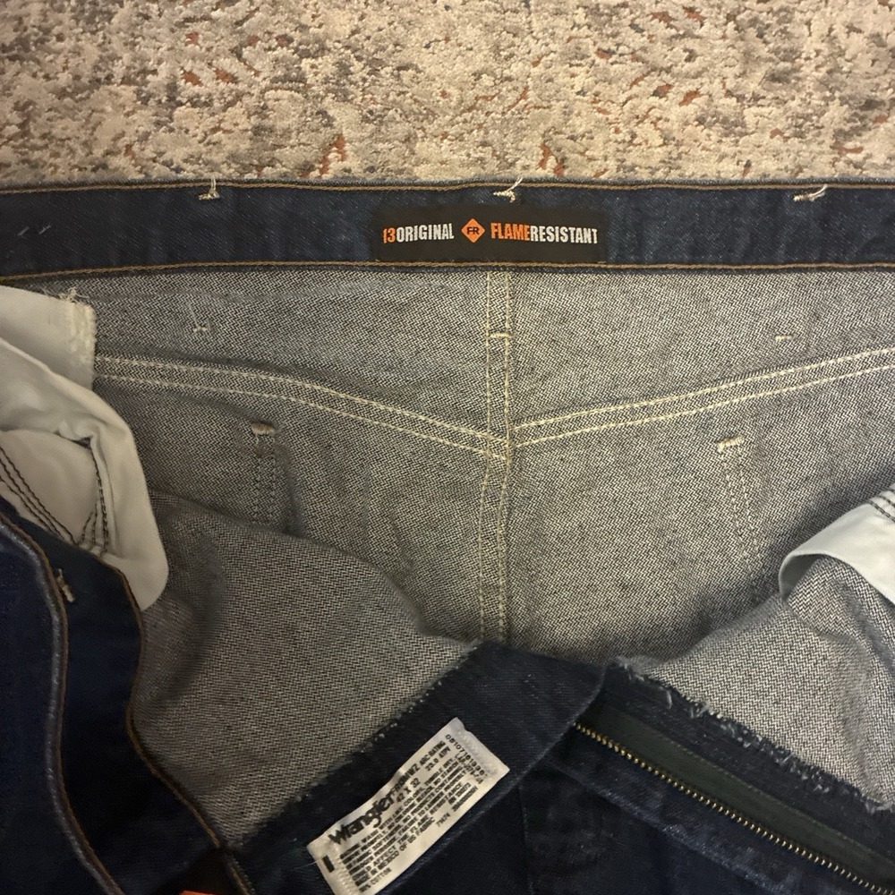 New Men's Wrangler Flame Resistant 13 Original Jeans Size 42X32 NWOT - Picture 6 of 7